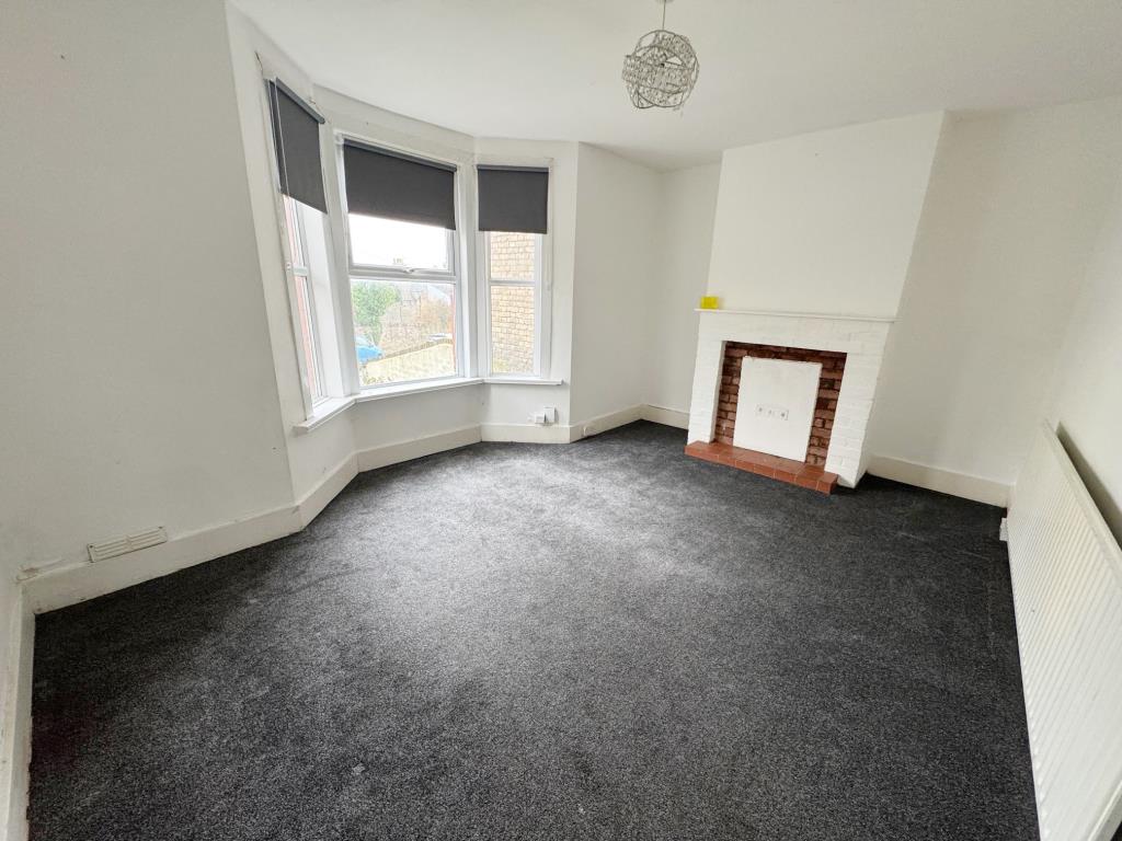 Lot: 134 - BAY FRONTED END-TERRACE HOUSE - Ground floor second reception or bedroom 3